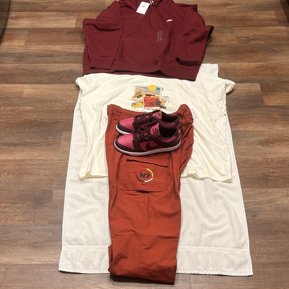 Nike dunk low 10 men, hoodie 3XL, pants N7 2XL N7 style,T Shirt 3XL N7 style